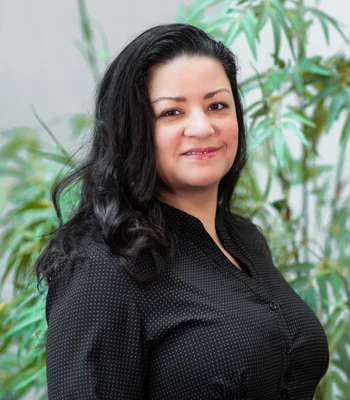 Portrait of Farrah Akkoub, Agent.